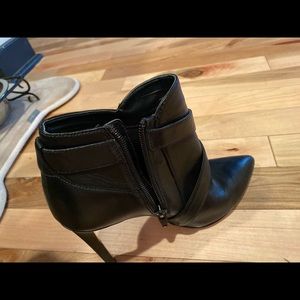 Guess ankle boots, 3 inch heel